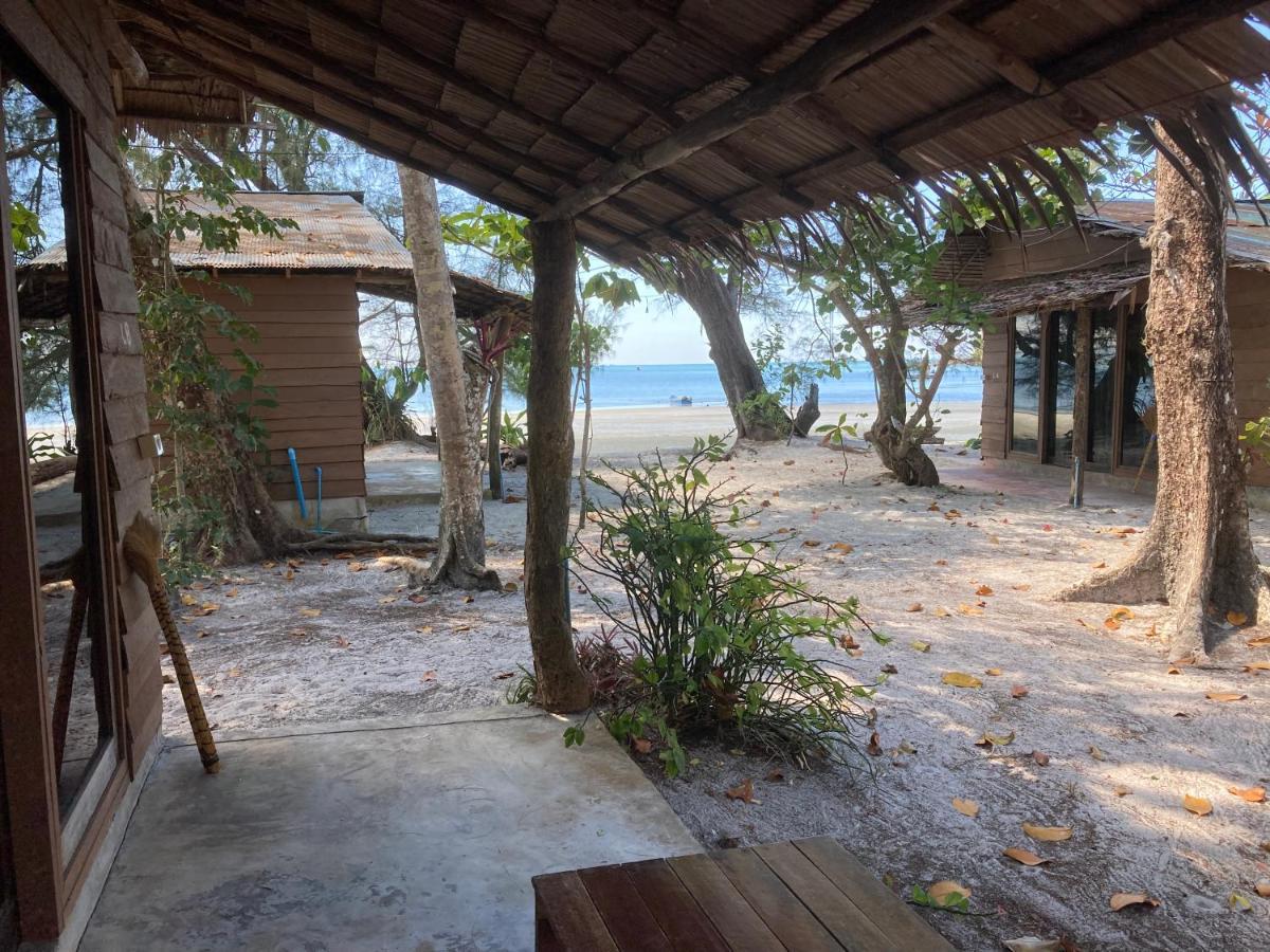 La Ong Lay Hotel Koh Phayam Exterior foto