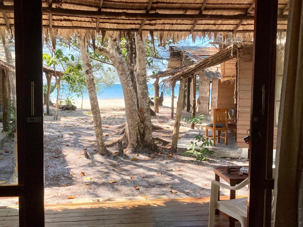 La Ong Lay Hotel Koh Phayam Exterior foto