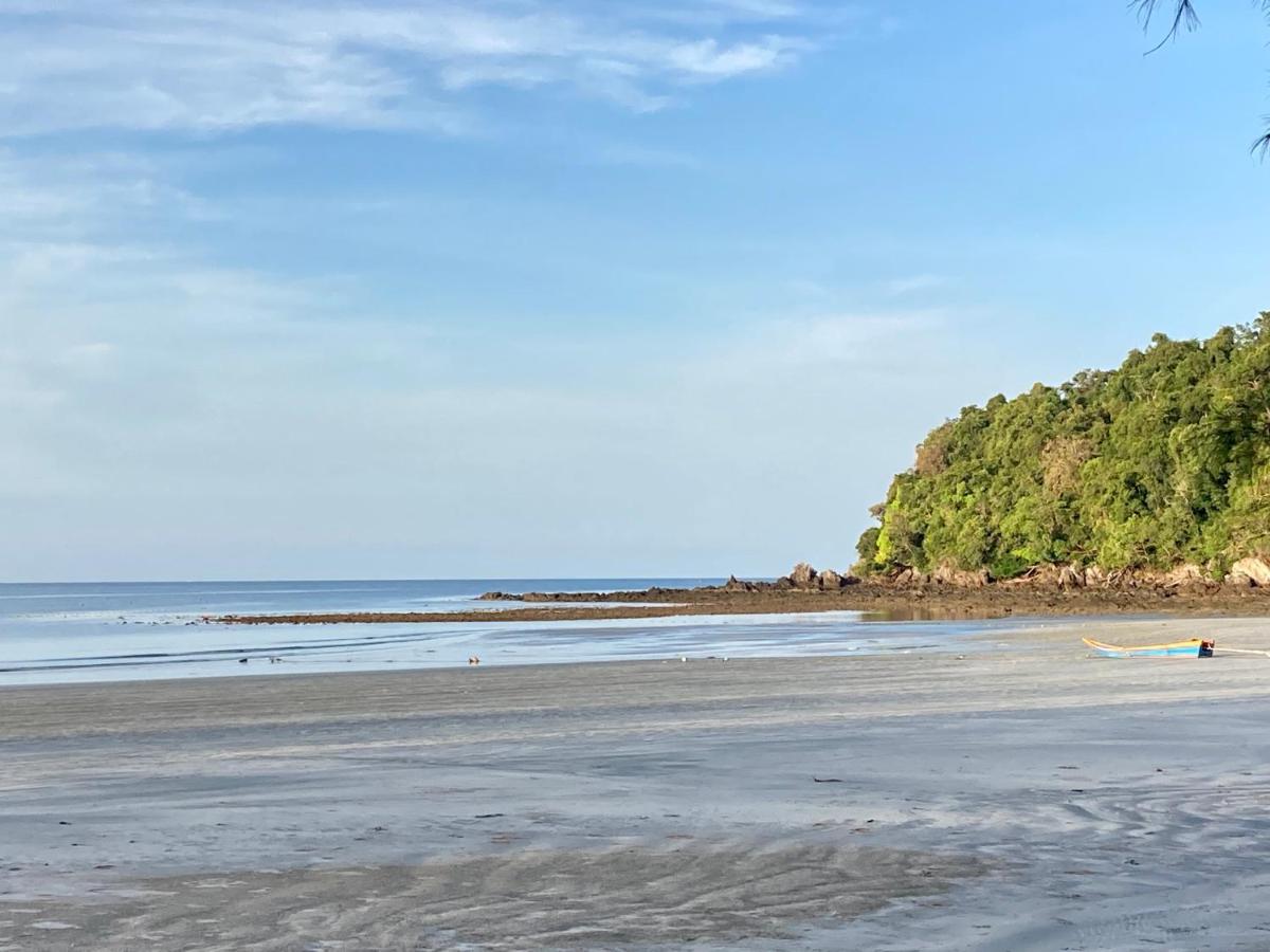La Ong Lay Hotel Koh Phayam Exterior foto