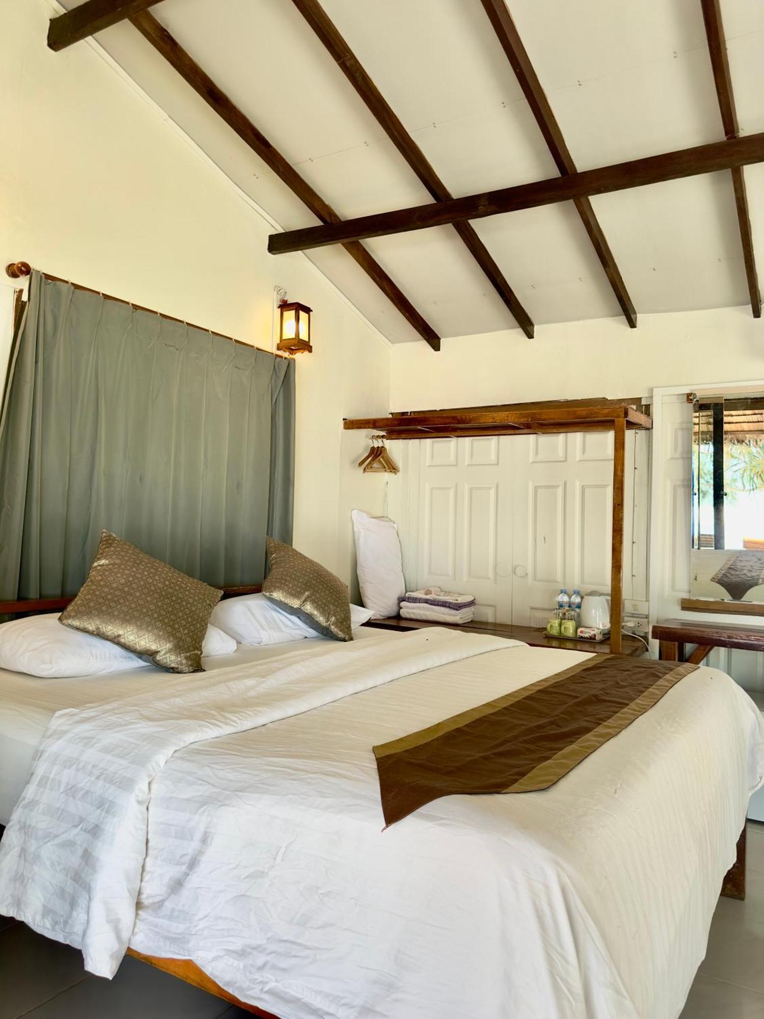 La Ong Lay Hotel Koh Phayam Exterior foto