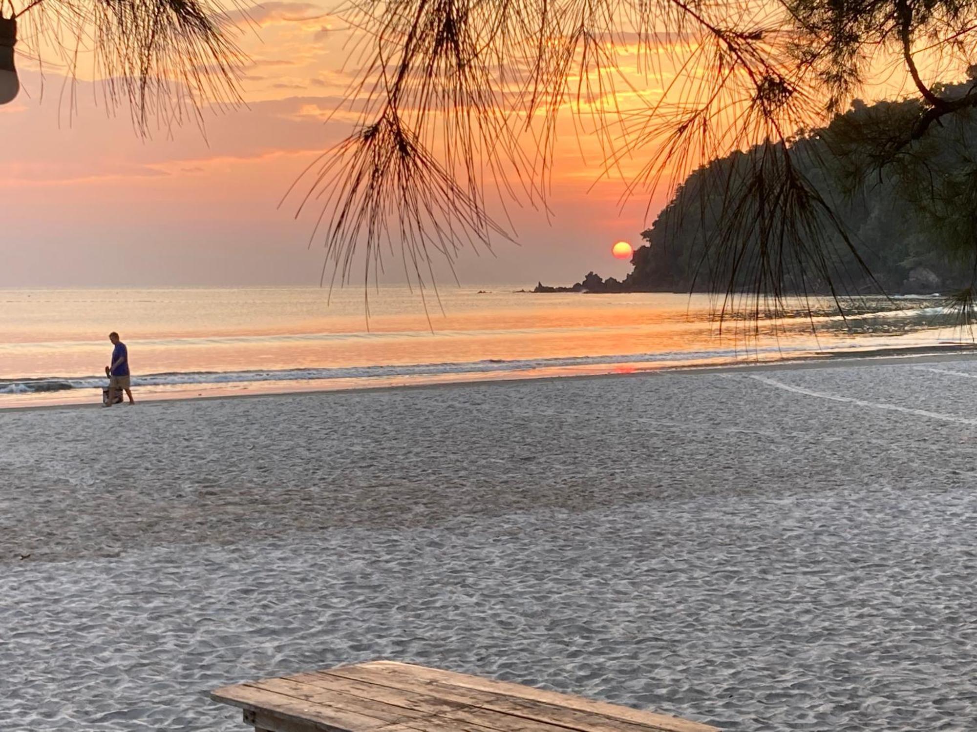 La Ong Lay Hotel Koh Phayam Exterior foto