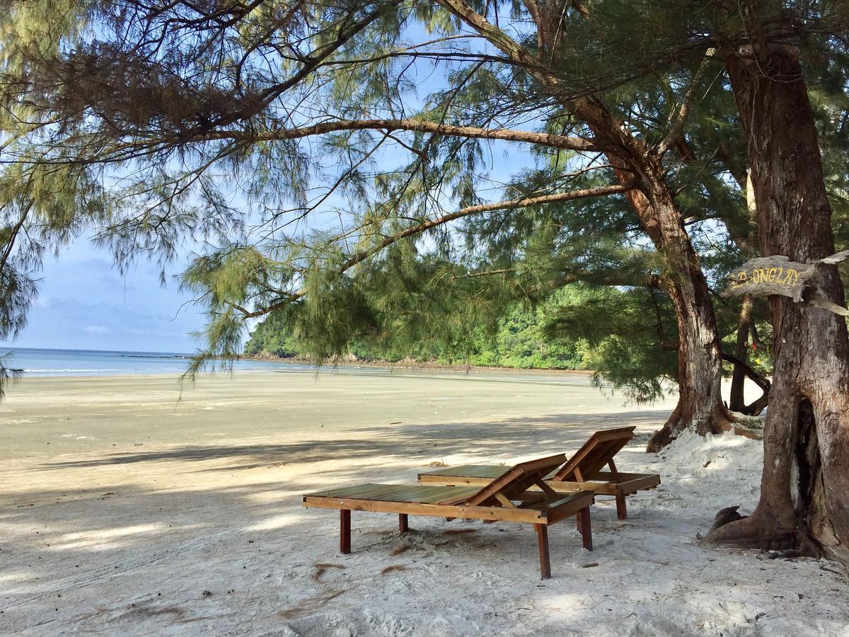 La Ong Lay Hotel Koh Phayam Exterior foto