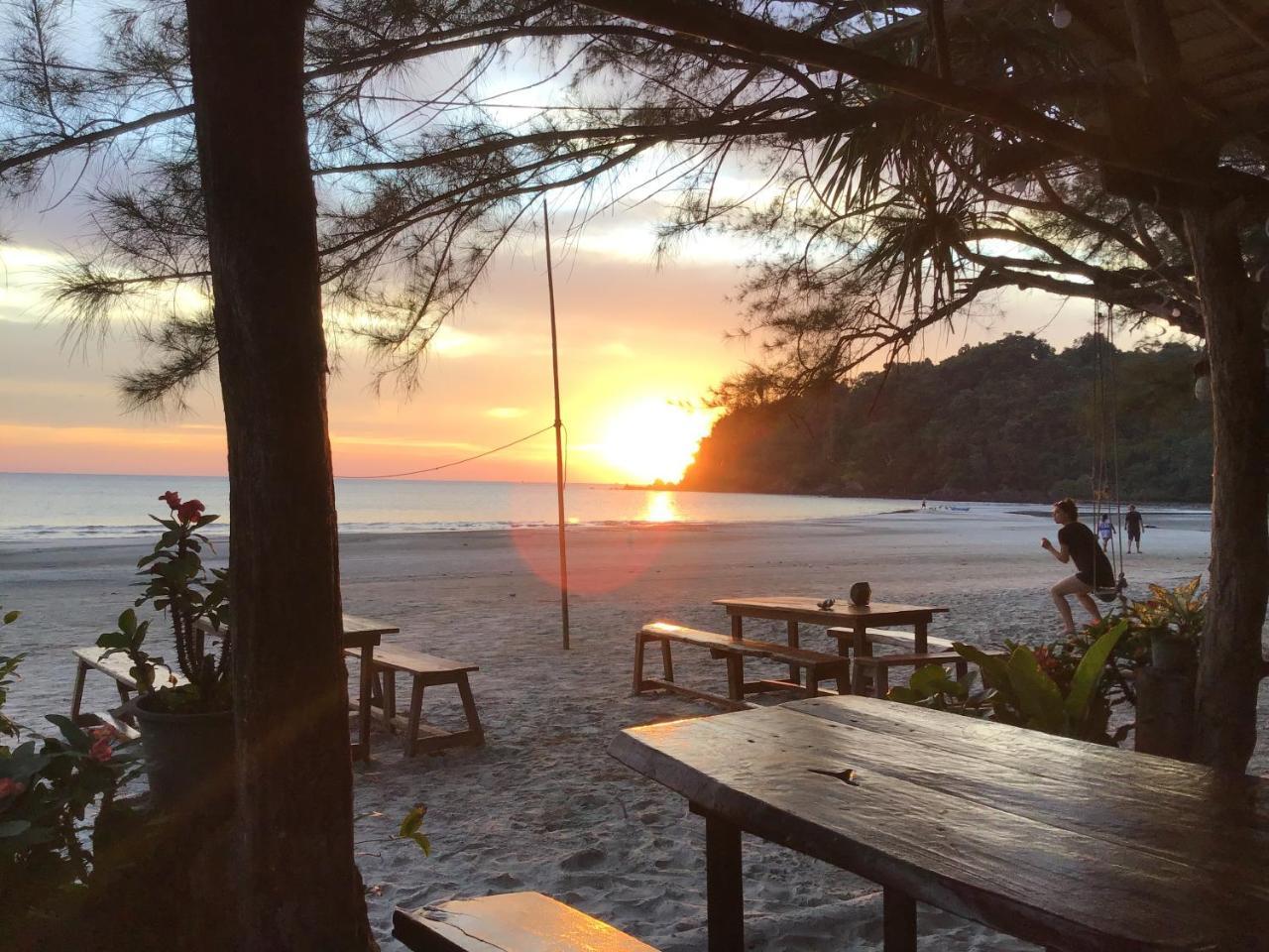 La Ong Lay Hotel Koh Phayam Exterior foto