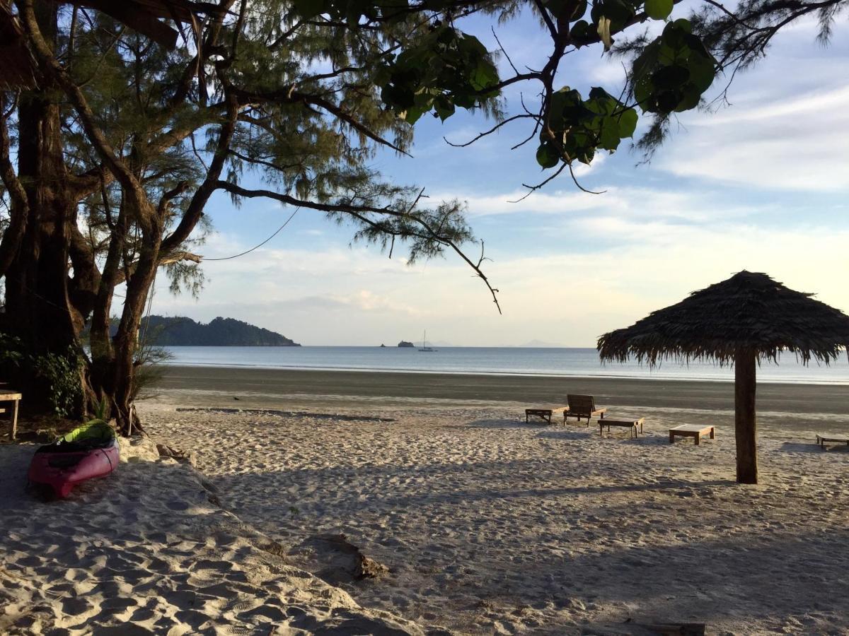 La Ong Lay Hotel Koh Phayam Exterior foto